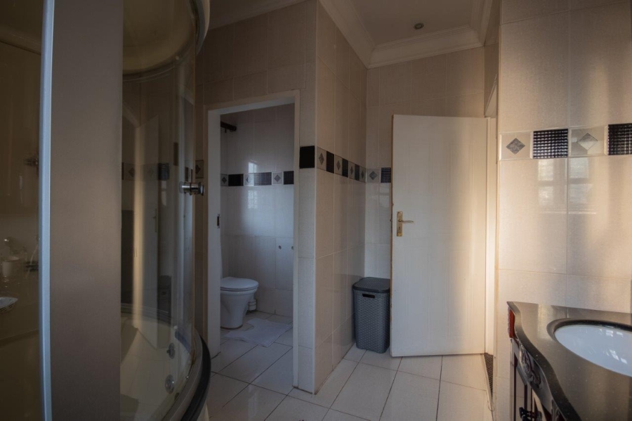 5 Bedroom Property for Sale in Birdwood Estate North West